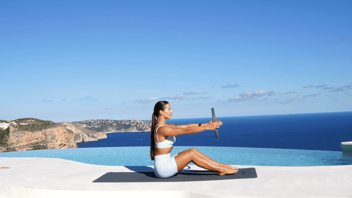 Lessie Fitness performing modified roll-ups