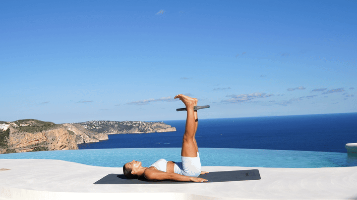 Lessie Fitness performing modified hundred