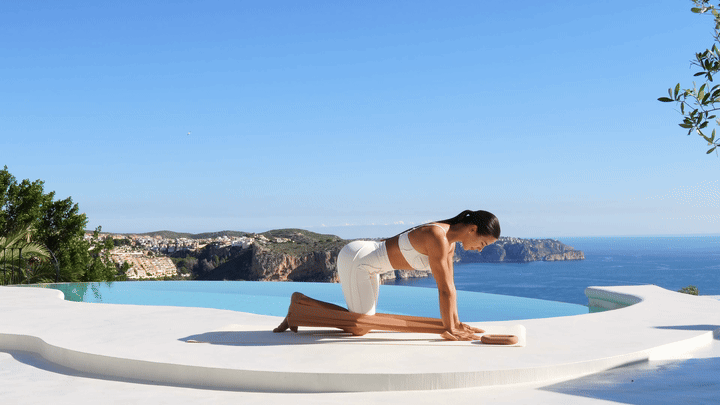 Lessie Fitness performing banded leg extensions (left leg)